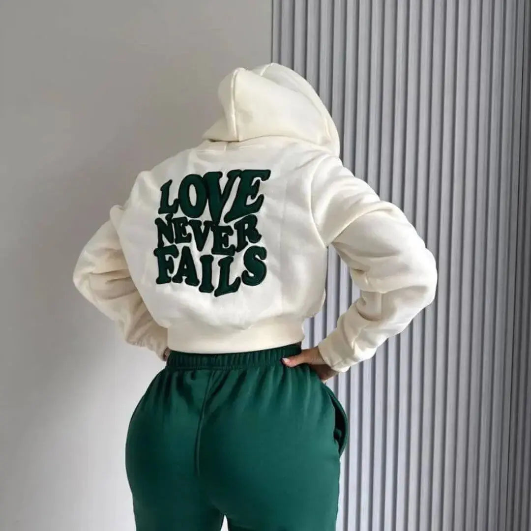 Conjunto Love 3 en 1 Estilo y Comodidad Total. Top + Sudadera + Jogger