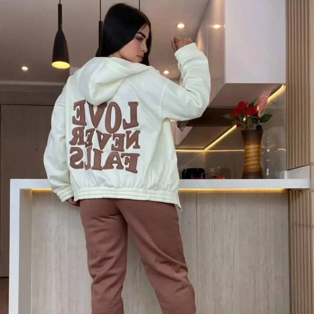 Conjunto Love 3 en 1 Estilo y Comodidad Total. Top + Sudadera + Jogger