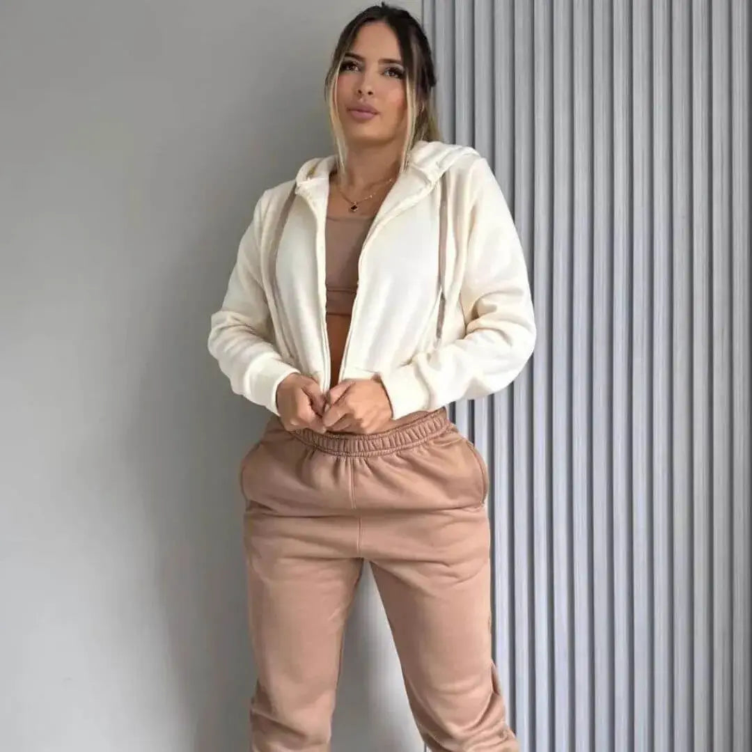 Conjunto Love 3 en 1 Estilo y Comodidad Total. Top + Sudadera + Jogger