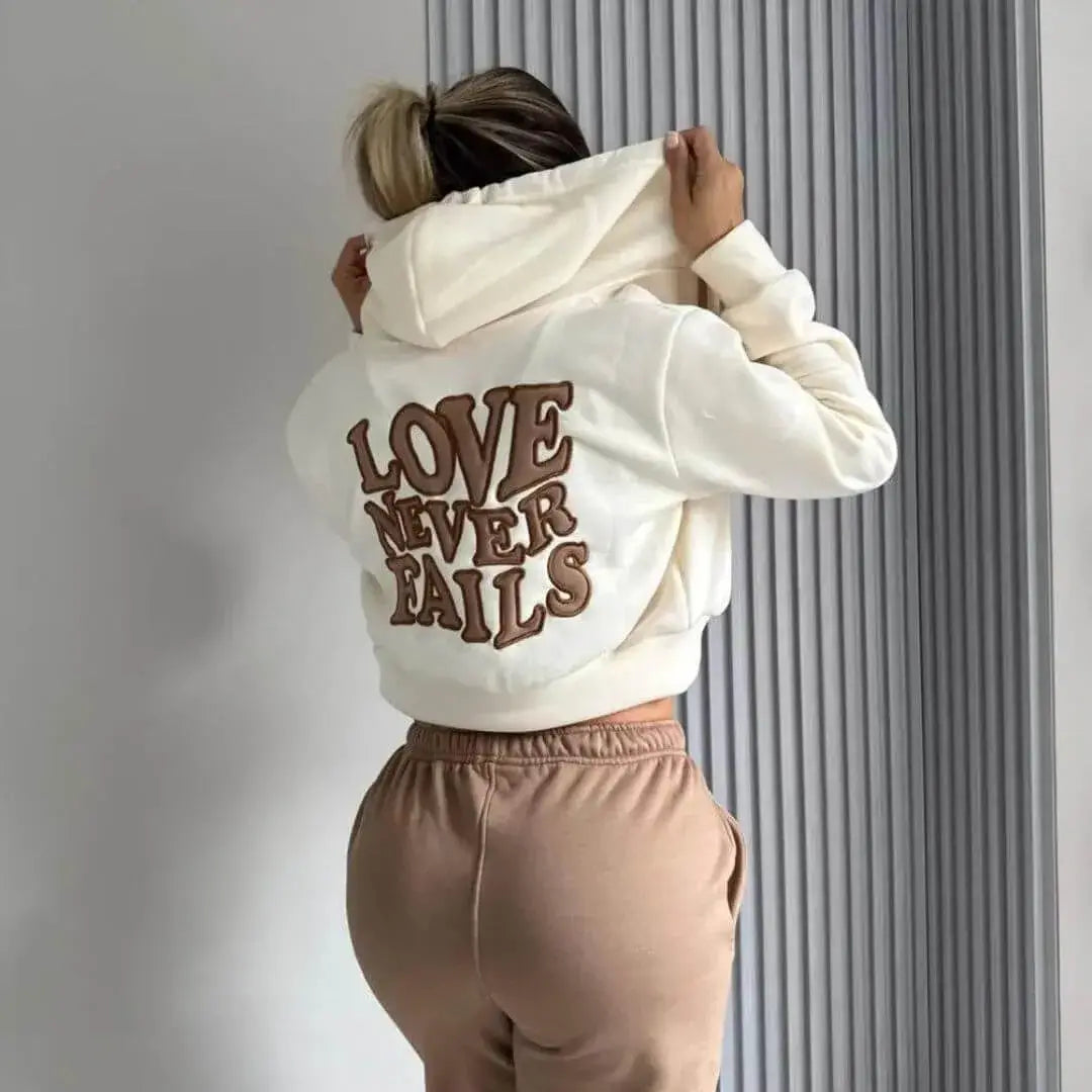 Conjunto Love 3 en 1 Estilo y Comodidad Total. Top + Sudadera + Jogger