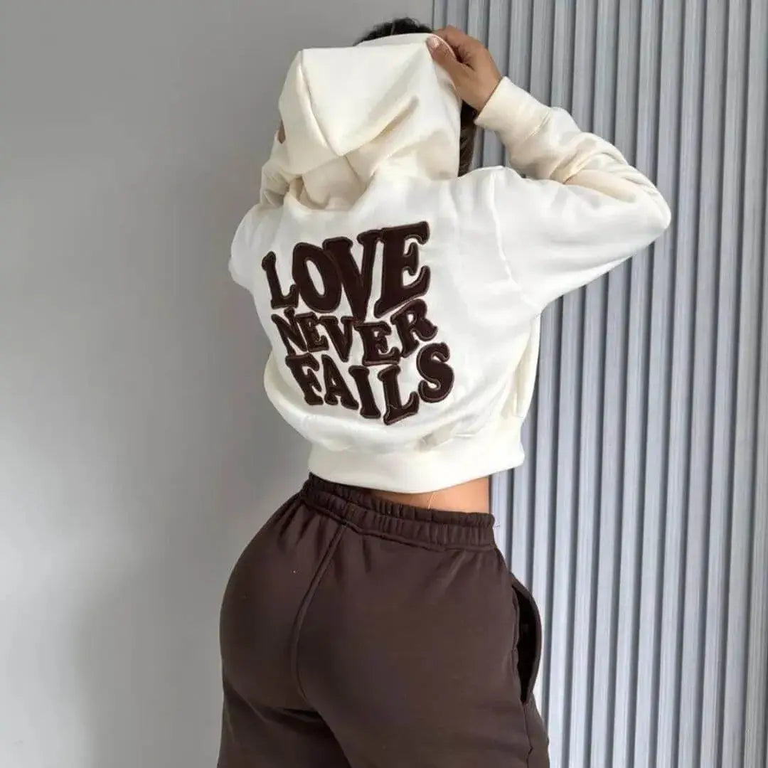 Conjunto Love 3 en 1 Estilo y Comodidad Total. Top + Sudadera + Jogger