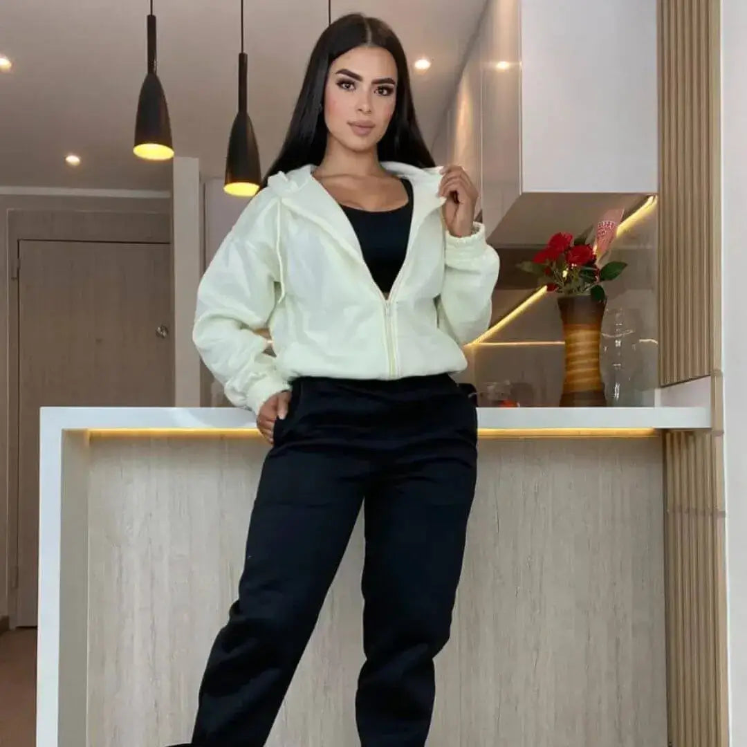 Conjunto Love 3 en 1 Estilo y Comodidad Total. Top + Sudadera + Jogger