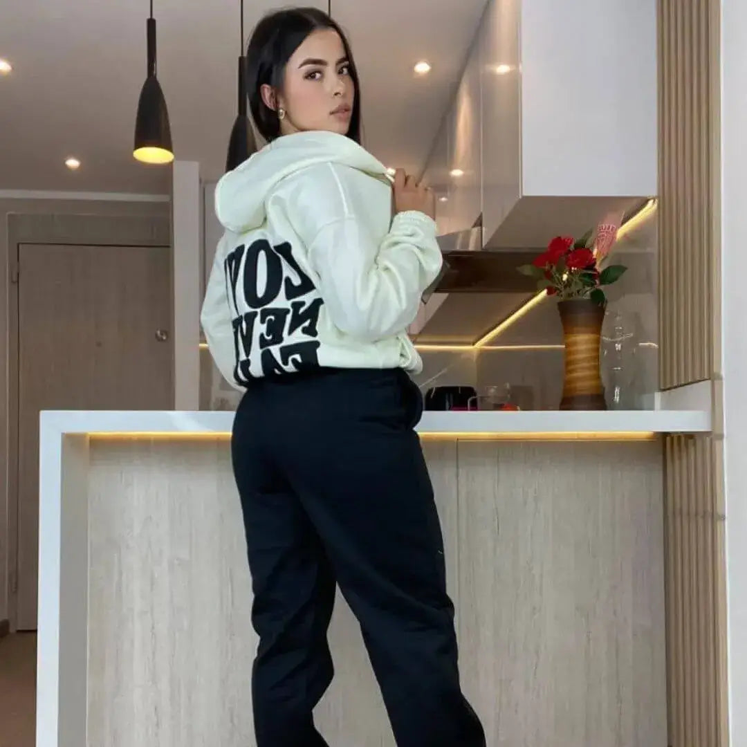 Conjunto Love 3 en 1 Estilo y Comodidad Total. Top + Sudadera + Jogger