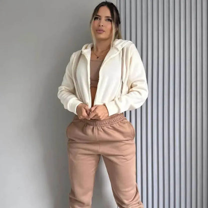 Conjunto Love 3 en 1 Estilo y Comodidad Total. Top + Sudadera + Jogger