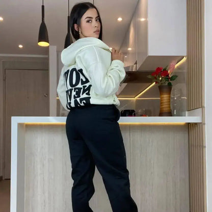 Conjunto Love 3 en 1 Estilo y Comodidad Total. Top + Sudadera + Jogger
